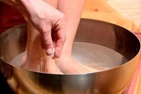 foot bath against toe fungus