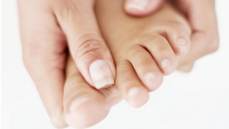 itching due to toenail fungus